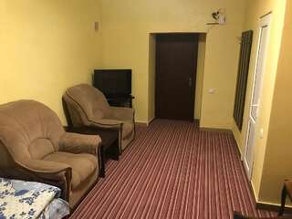 Хостелы Best Hostel Republic Square Ереван Двухместный номер с 2 отдельными кроватями и душем-2