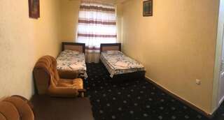 Хостелы Best Hostel Republic Square Ереван Двухместный номер с 2 отдельными кроватями и душем-16