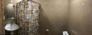 Хостелы Best Hostel Republic Square Ереван Двухместный номер с 2 отдельными кроватями и душем-21