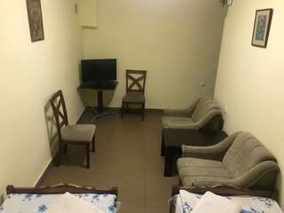 Хостелы Best Hostel Republic Square Ереван Двухместный номер с 2 отдельными кроватями и душем-23
