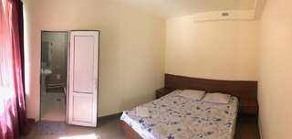 Хостелы Best Hostel Republic Square Ереван Двухместный номер Делюкс с 1 кроватью и душем-3