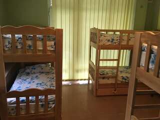 Хостелы Best Hostel Republic Square Ереван Кровать в общем 6-местном номере для мужчин и женщин-3